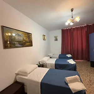 Host Hostal Roma
